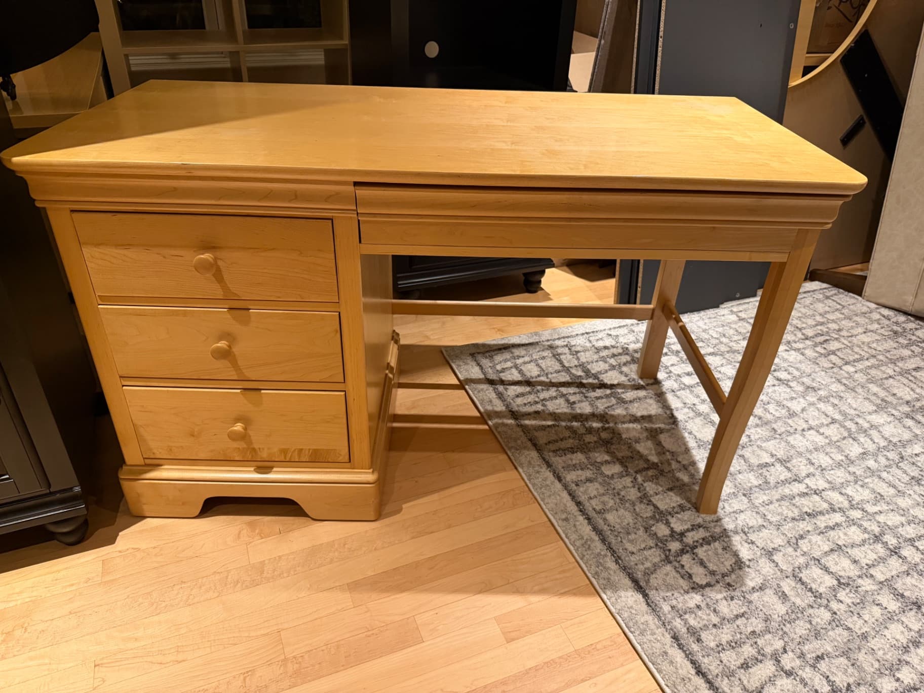 Solid maple desk - Furniture in Ottawa, Ontario - Buy and Sell on Fliku