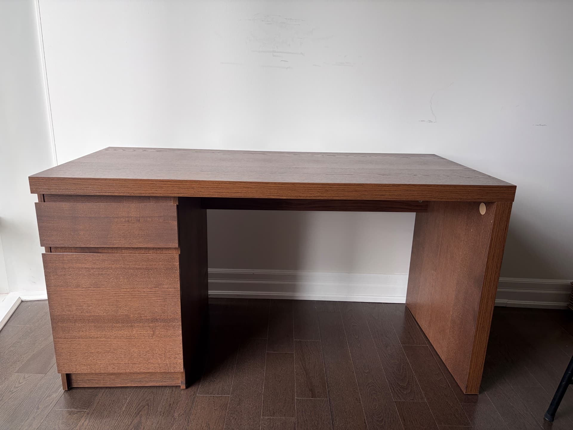 IKEA MALM Desk – Minimalist & Pristine Condition - Furniture in Toronto, Ontario - Buy and Sell on Fliku